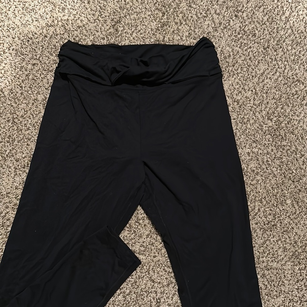 Worn once no tags PINK Victoria secret cross over top leggings size LARGE